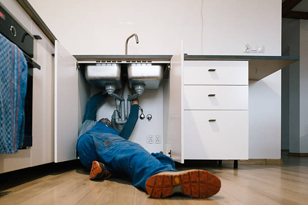 Professional Emergency Plumber technician working in Frankfort, IN